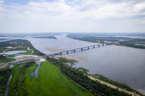 Строительство моста через реку Обь в районе Сургута выполнено более, чем на 82%